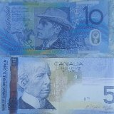 2013-07-07 19.26.28  This is why we were a little confused when we first moved to Australia.  The Aussie $5 and Canadian $10 are also the same colour.